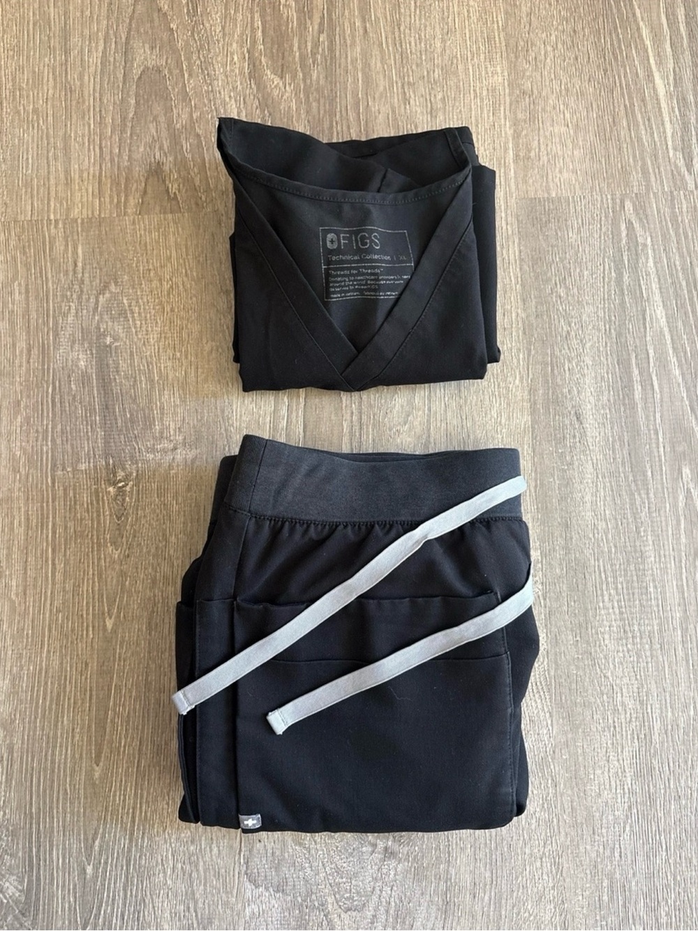 Figs Set in Black Women's XL